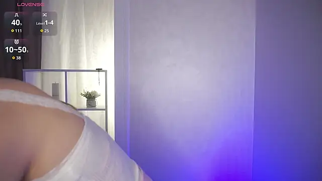 Snapshot of Azure_eyes chatting on November 11, 2025, 5:40 am Azure eyes online show from November 11, 2025, 5:40 am