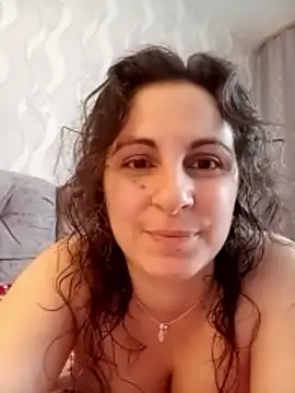 ShelaDiass online show from February 11, 2026, 4:17 am