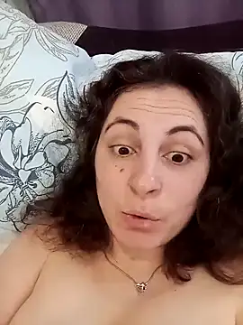 ShelaDiass online show from April 12, 2026, 4:17 am