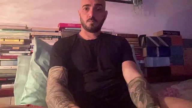 alessandromori91 online show from April 18, 2026, 10:43 pm