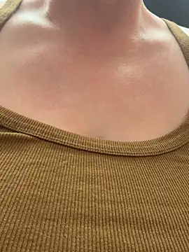 Snapshot of Big-Tits-McGee chatting on November 18, 2025, 8:24 pm Big-Tits-McGee online show from November 18, 2025, 8:24 pm