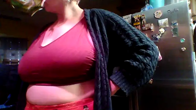 Snapshot of Big-Tits-McGee chatting on December 15, 2025, 2:43 pm Big-Tits-McGee online show from December 15, 2025, 2:43 pm