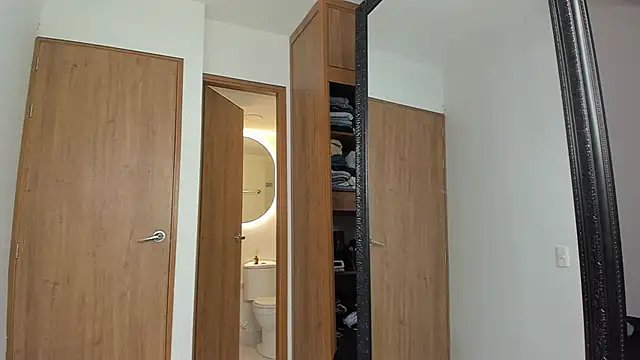 smit hot sr online show from November 5, 2025, 3:17 am