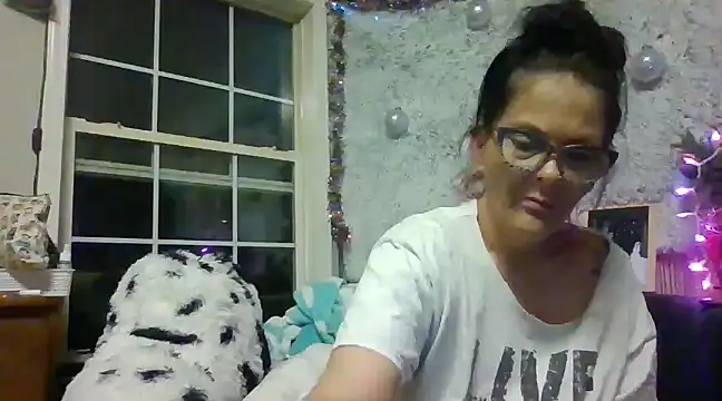 Snapshot of TopazVixen chatting on December 28, 2024, 9:52 am TopazVixen online show from December 28, 2024, 9:52 am