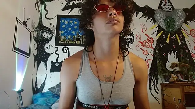 fenixmfx19 online show from October 6, 2025, 9:12 pm