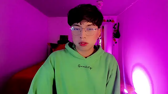 AnggelONfiree online show from November 11, 2025, 7:19 am