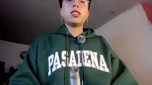 AnggelONfiree online show from February 6, 2026, 3:22 am