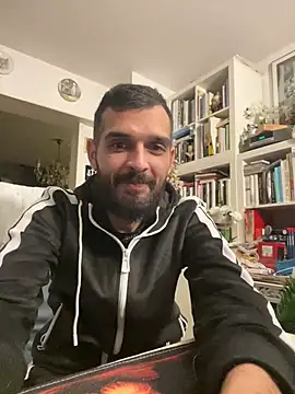 Snapshot of sisi1992 chatting on March 17, 2025, 6:32 pm sisi1992 online show from March 17, 2025, 6:32 pm