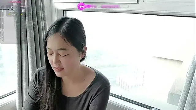 luoxuwen online show from December 18, 2025, 12:27 am