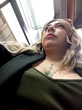 madelaine- online show from December 22, 2025, 7:11 pm