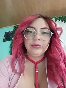 Snapshot of madelaine- chatting on June 18, 2026, 6:01 pm madelaine- online show from June 18, 2026, 6:01 pm