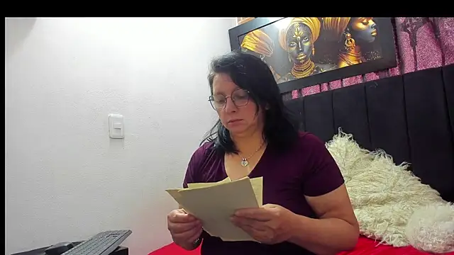 Evaaross 2345 online show from November 12, 2025, 2:39 pm