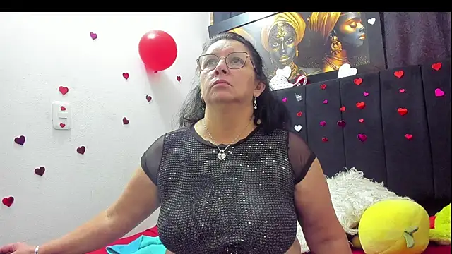 Evaaross 2345 online show from February 16, 2026, 2:13 pm