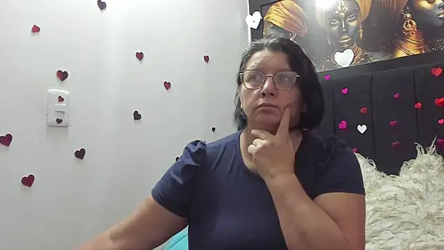 Snapshot of Evaaross_2345 chatting on April 27, 2026, 2:26 pm Evaaross 2345 online show from April 27, 2026, 2:26 pm