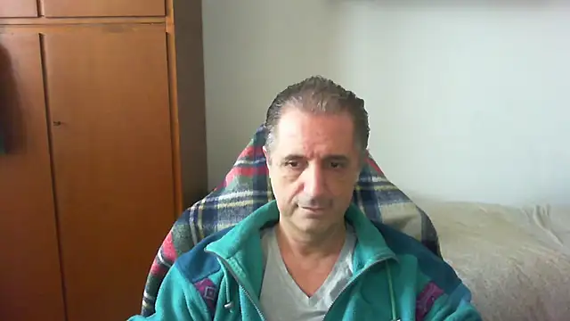 Snapshot of lliuk70mi chatting on April 27, 2026, 2:37 pm lliuk70mi online show from April 27, 2026, 2:37 pm