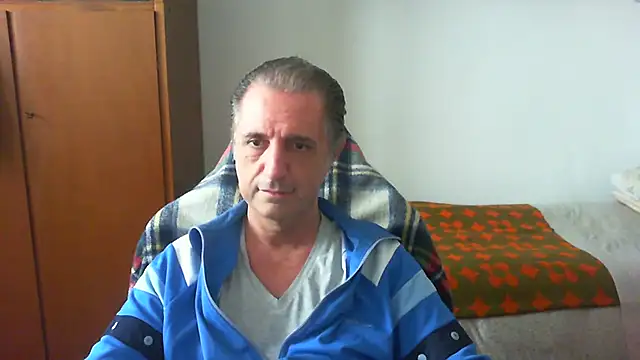 Snapshot of lliuk70mi chatting on May 15, 2026, 2:46 pm lliuk70mi online show from May 15, 2026, 2:46 pm