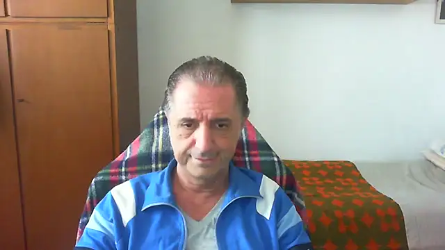 Snapshot of lliuk70mi chatting on May 18, 2026, 12:00 pm lliuk70mi online show from May 18, 2026, 12:00 pm