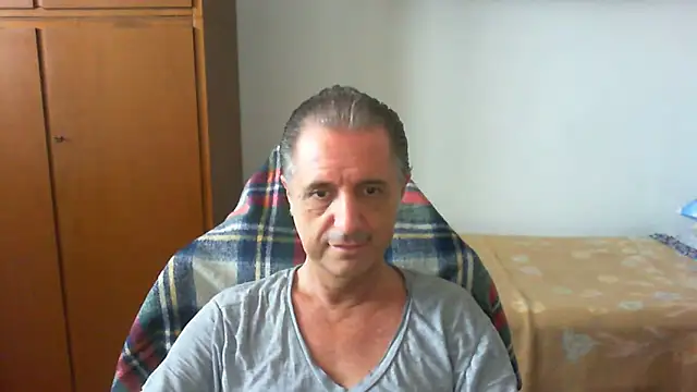 Snapshot of lliuk70mi chatting on May 22, 2026, 3:06 pm lliuk70mi online show from May 22, 2026, 3:06 pm