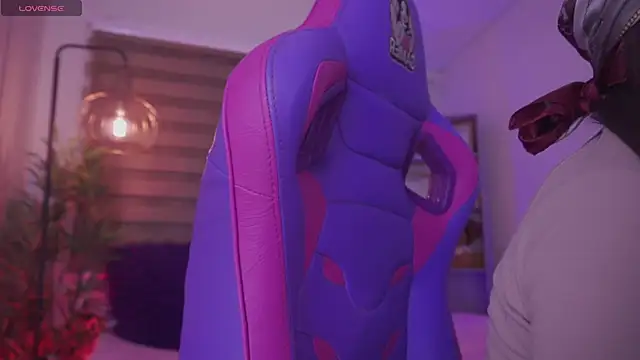 Snapshot of milly_kenner chatting on November 21, 2025, 5:11 pm milly kenner online show from November 21, 2025, 5:11 pm