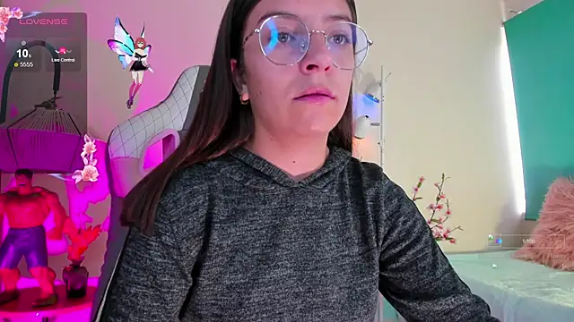 Snapshot of milly_kenner chatting on November 28, 2025, 2:42 pm milly kenner online show from November 28, 2025, 2:42 pm