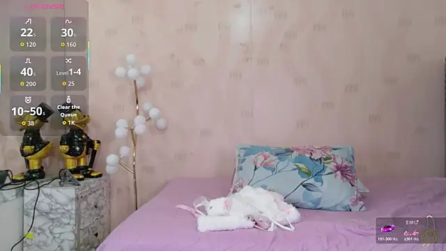 Snapshot of littleebonymommy chatting on May 19, 2026, 7:53 pm littleebonymommy online show from May 19, 2026, 7:53 pm