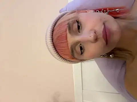 bigbabykiki online show from March 15, 2025, 1:07 pm
