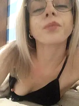 Snapshot of Butterfly_Lily chatting on December 22, 2024, 1:22 pm Butterfly Lily online show from December 22, 2024, 1:22 pm
