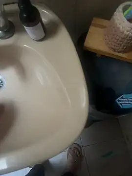 Snapshot of Popinasq chatting on September 18, 2025, 6:54 pm Popinasq online show from September 18, 2025, 6:54 pm