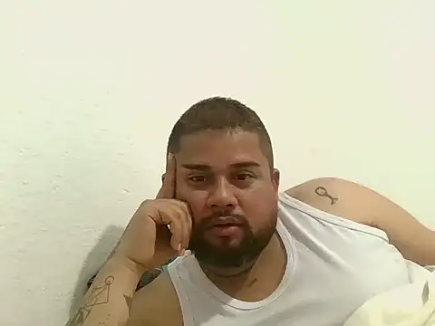 GABRIELGARCIA1313 online show from January 12, 2026, 1:00 am