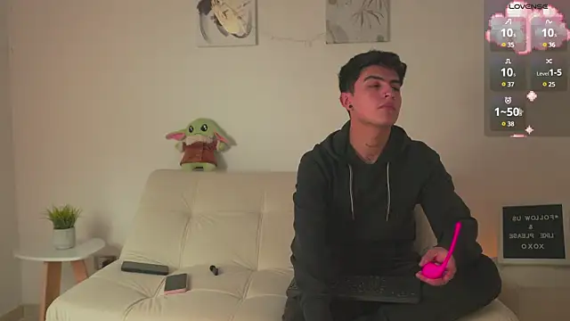 Snapshot of tommy_and_sophie chatting on March 1, 2025, 4:37 am tommy and sophie online show from March 1, 2025, 4:37 am