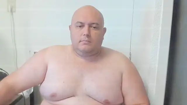 Snapshot of BigromeoXX chatting on November 8, 2025, 4:40 pm BigromeoXX online show from November 8, 2025, 4:40 pm