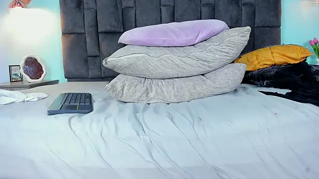 DulceAurora   online show from February 18, 2025, 5:42 am