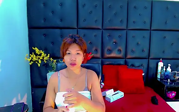 Snapshot of Isalombardi chatting on February 12, 2026, 2:28 am Isalombardi online show from February 12, 2026, 2:28 am