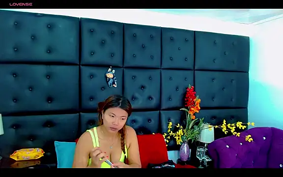 Snapshot of Isalombardi chatting on April 23, 2026, 2:35 am Isalombardi online show from April 23, 2026, 2:35 am