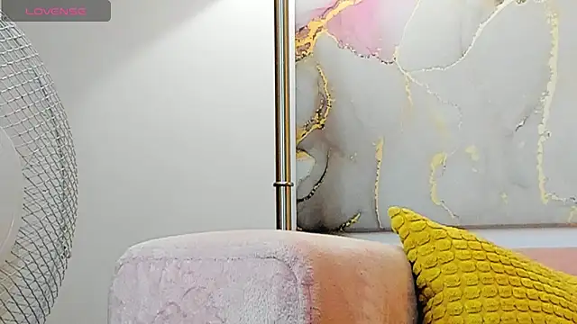 Snapshot of miaybabysone chatting on January 25, 2025, 12:47 pm miaybabysone online show from January 25, 2025, 12:47 pm