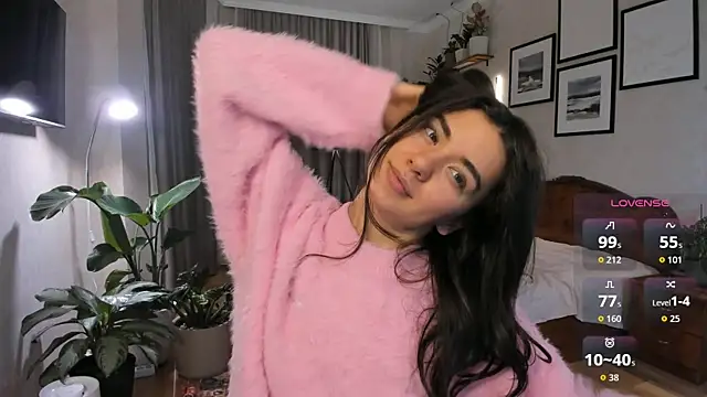 NicoleLuv online show from December 22, 2025, 4:04 pm