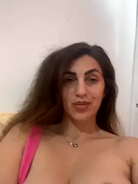 EmaSkyes online show from November 12, 2025, 7:42 am