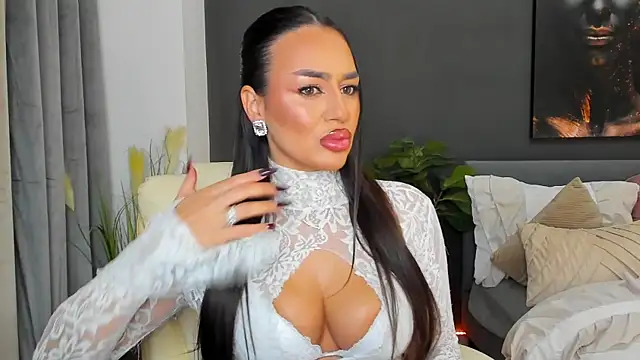 Sonia  Rey online show from November 18, 2025, 9:08 pm