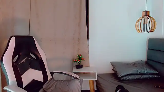 Oriana braom online show from February 5, 2025, 1:37 am