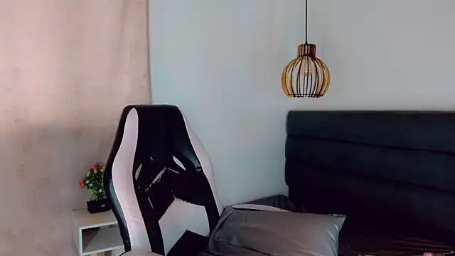 Oriana braom online show from February 13, 2025, 5:54 pm