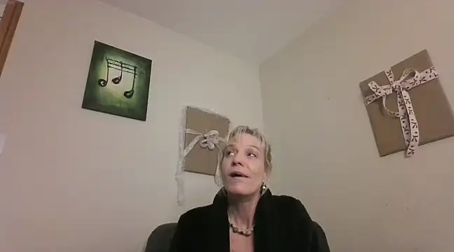 Snapshot of AddieAssets chatting on December 23, 2024, 7:28 am AddieAssets online show from December 23, 2024, 7:28 am