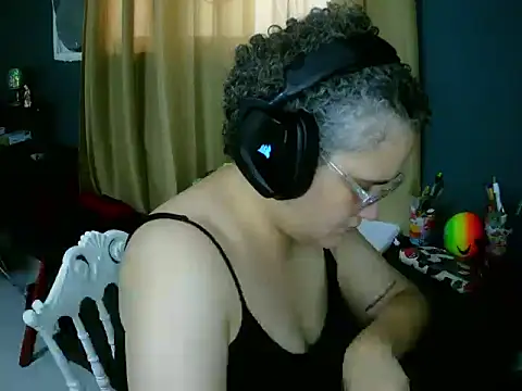 Snapshot of lolalicious_7583 chatting on February 5, 2026, 2:43 pm lolalicious 7583 online show from February 5, 2026, 2:43 pm