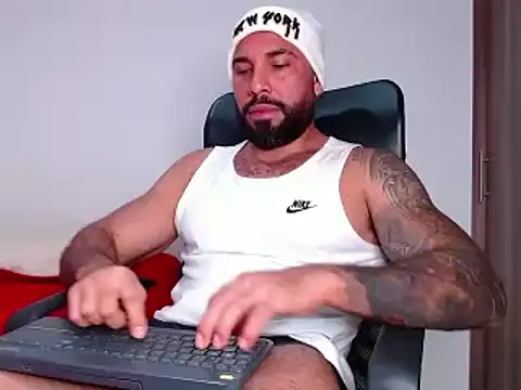 Snapshot of roman_muscle chatting on February 12, 2025, 3:40 am roman muscle online show from February 12, 2025, 3:40 am