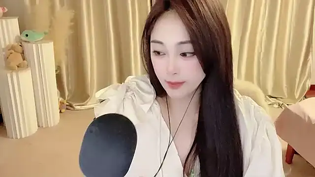 Daisy-77 online show from February 12, 2025, 5:26 pm