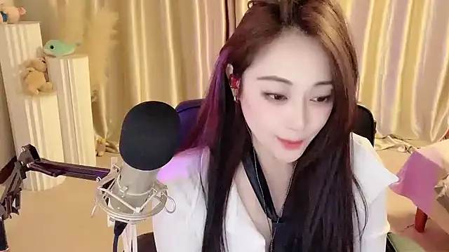 Daisy-77 online show from February 19, 2025, 6:00 pm