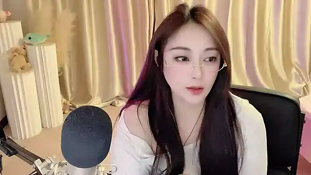 Daisy-77 online show from February 19, 2025, 9:03 pm