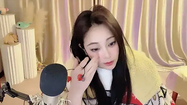 Daisy-77 online show from March 16, 2025, 6:01 pm