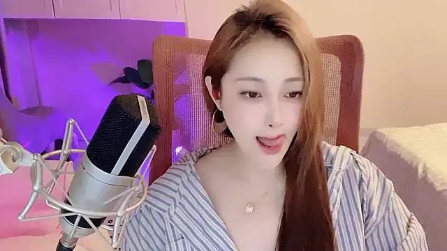 Daisy-77 online show from September 11, 2025, 6:52 pm