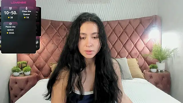 Snapshot of Mile_Madeline chatting on October 2, 2025, 7:04 am Mile Madeline online show from October 2, 2025, 7:04 am