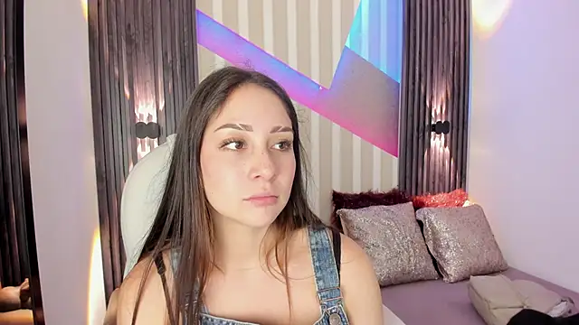 Snapshot of emily_layton chatting on September 16, 2025, 2:40 pm emily layton online show from September 16, 2025, 2:40 pm